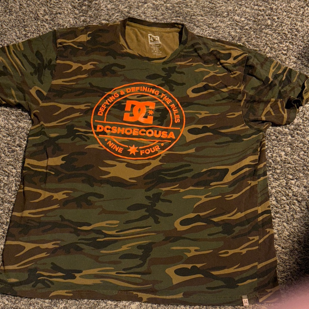Men’s camo DC shirt